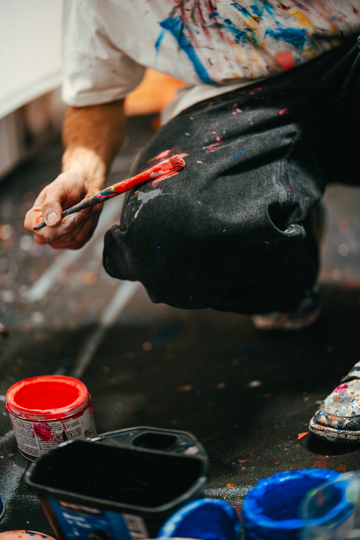 Artwork and portrait image showing the physical atmosphere of Nicolas Herbé's work.